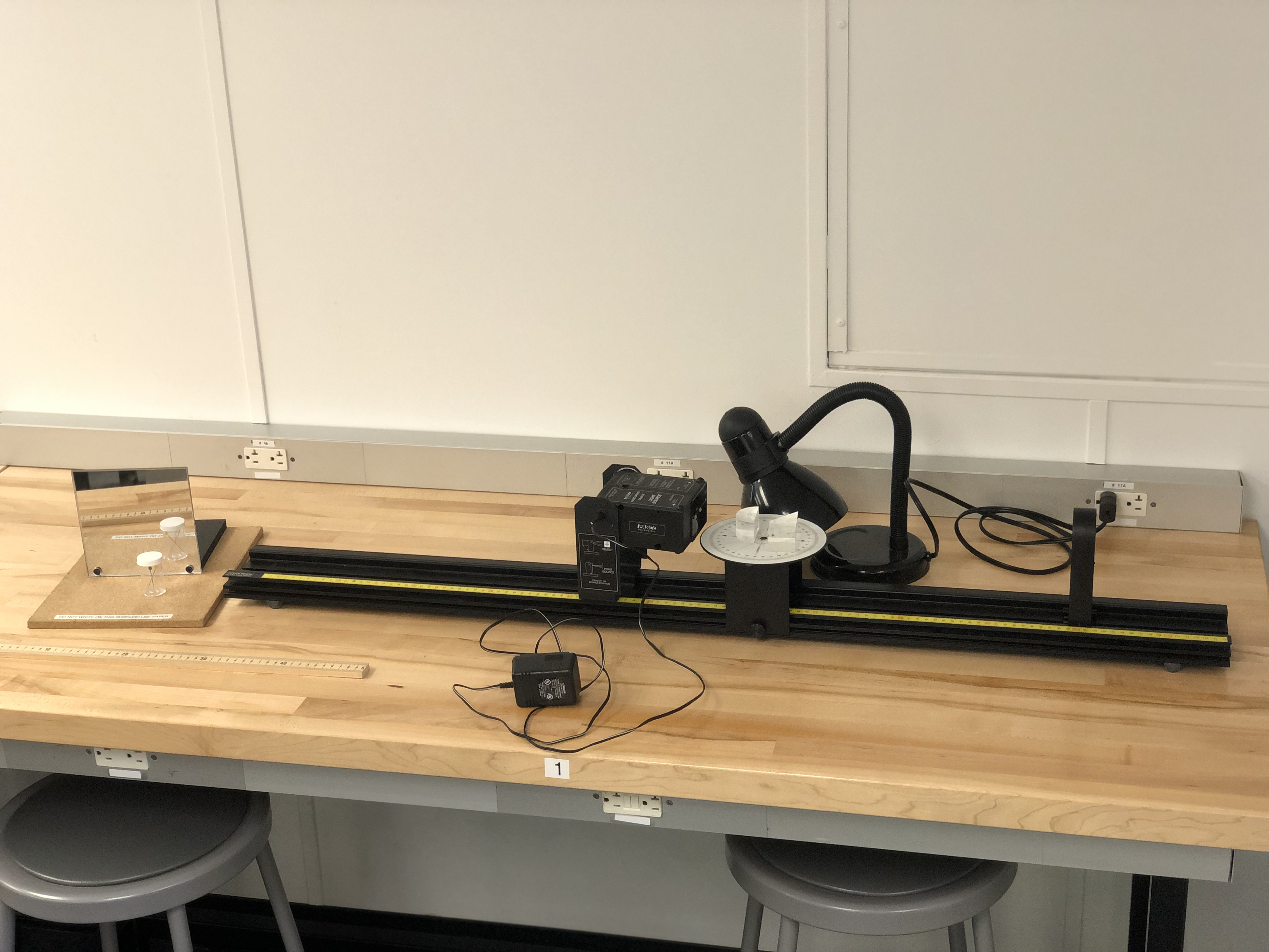 entire_lab_setup_reflection_and_refraction.jpg